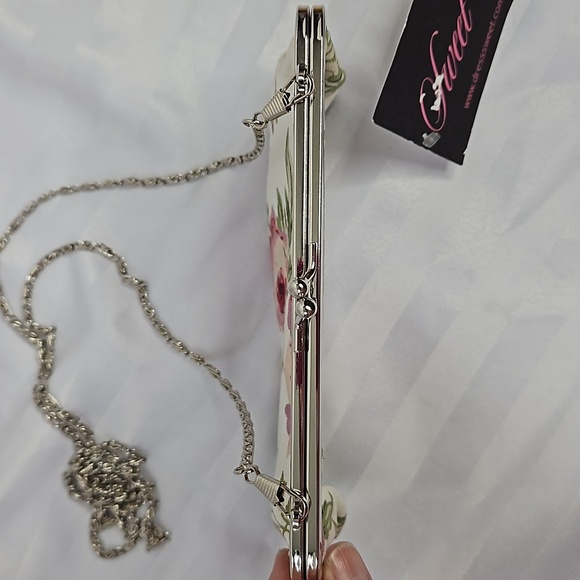 Dress sweet chain purse with roses - Picture 5 of 6